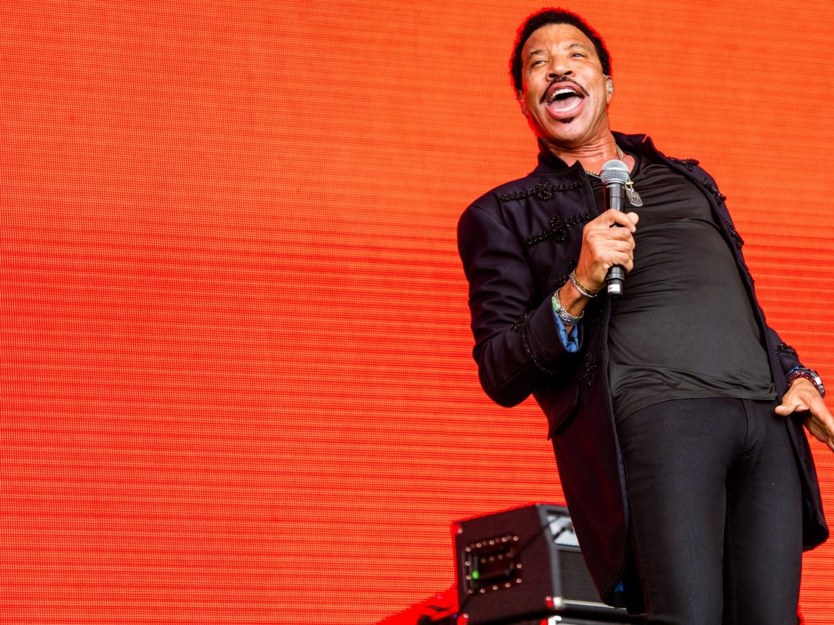 After health scare and UK festival cancellation, Lionel Richie plays Tampa on Wednesday