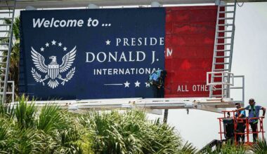 United Airlines to offer free flight changes to avoid Trump-named airport