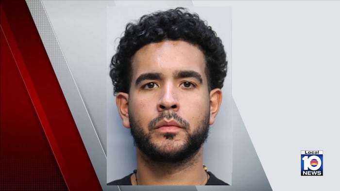 Police: Unemployed felon on probation for grand theft stole packages in Key Biscayne