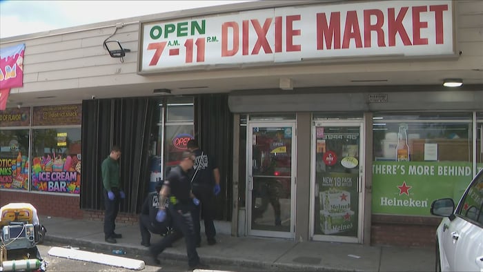 FLPD: Victim stabbed with screwdriver after fight breaks out between homeless men