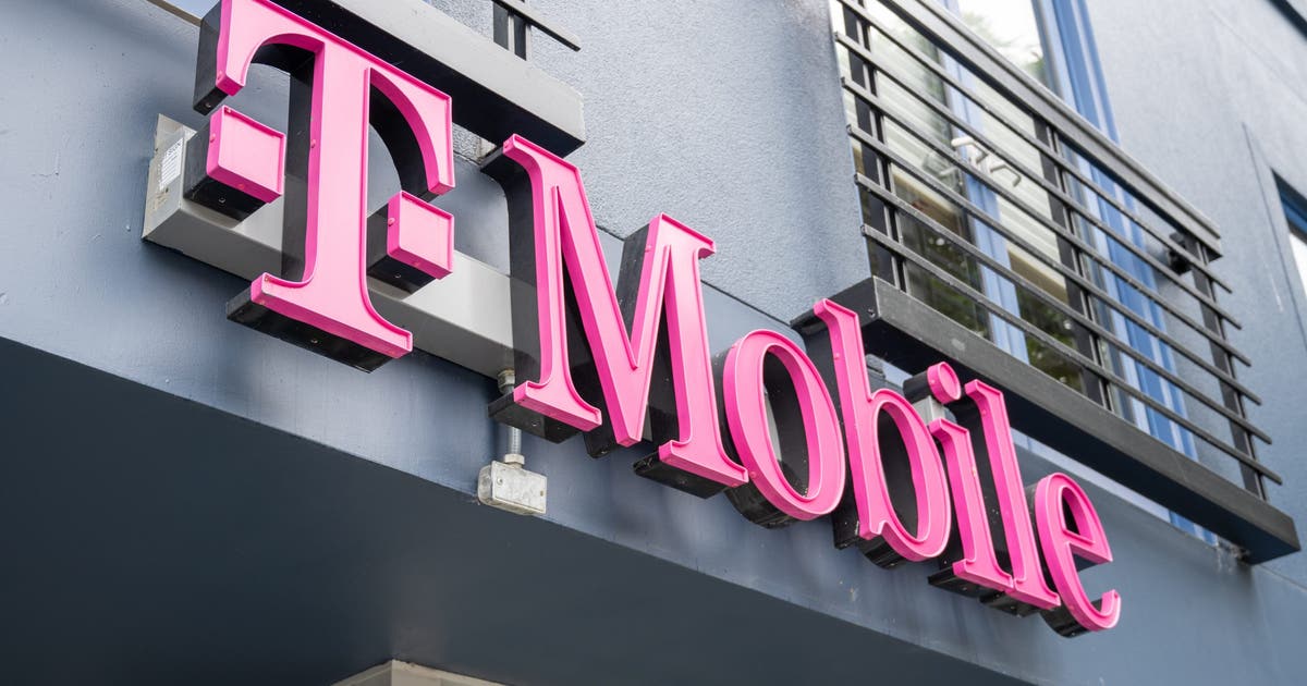 T-Mobile outage: Users report issues with phone, signal