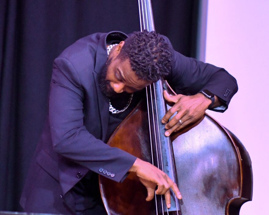 Gulf Coast Symphony has several divisions, including the symphony and the Gulf Coast Jazz Collective .