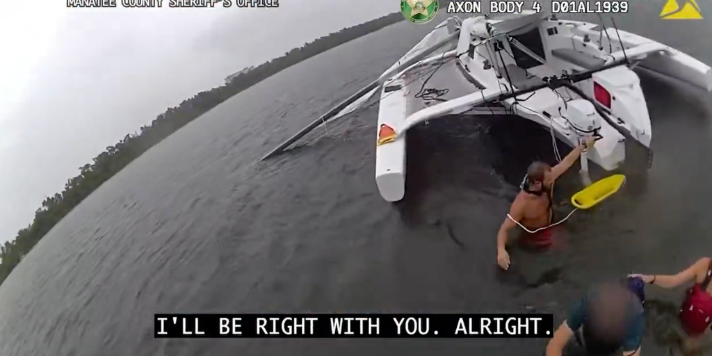 Video: 2 boaters rescued after catamaran strikes piling near Florida bridge