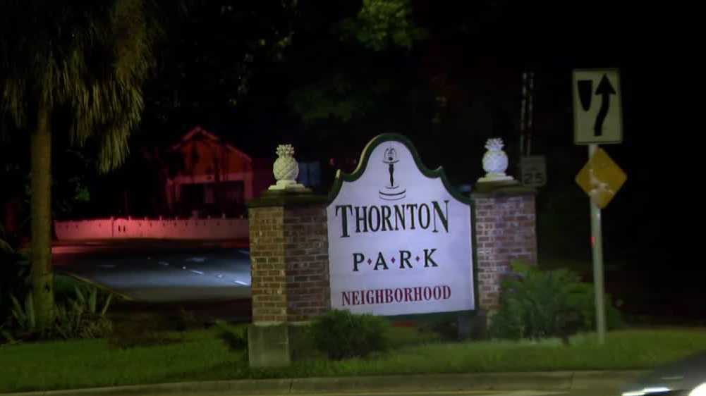Orlando police searching Thornton Park early Monday morning