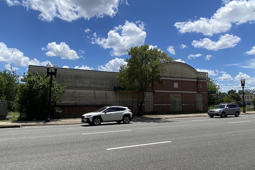 Downtown Investment Authority board votes to demolish Sax Seafood building