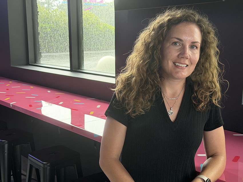Brooke Sams is licensing her Mini Bar donut concept to restaurants, with Sip n’ Smash as her first client. Sams and her husband, Chase, spent the past year developing the licensing package after operating Mini Bar storefronts in Jacksonville Beach, Fleming Island and Deerwood from 2018 to 2024.