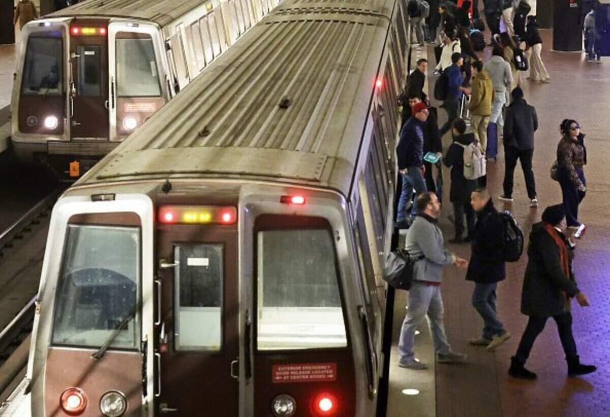 WASHINGTON, DC - JANUARY 02: Passengers get off a train at Metro Center Metro Station on January 2, 2025 in Washington, DC. The MTPD has heightened security across the system in response to the attack of Army veteran Shamsud Din Jabbar plowing his pick-up truck into crowds and killed at least 14 on New Year's Day in New Orleans. (Photo by Alex Wong/Getty Images)