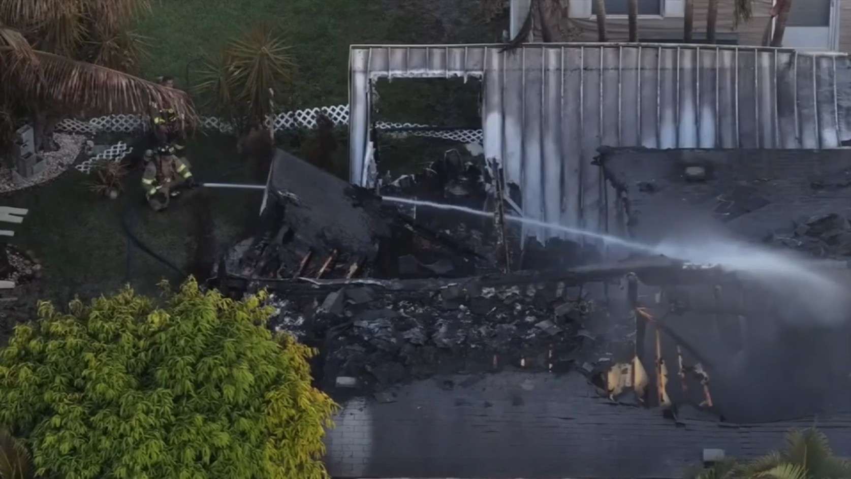 Crews put out mobile home fire in Davie, prevent it from spreading; no injuries - WSVN 7News | Miami News, Weather, Sports