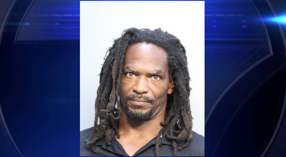 Former LSU football standout accused of threatening bus passenger with blade on Miami Beach - WSVN 7News | Miami News, Weather, Sports