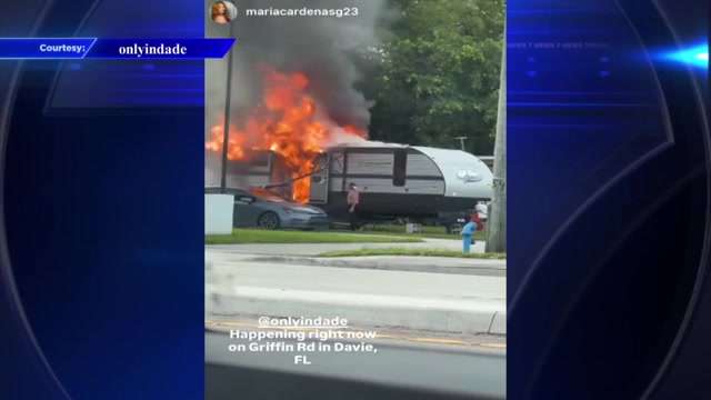 Camper bursts into flames at mobile home park in Hollywood - WSVN 7News | Miami News, Weather, Sports