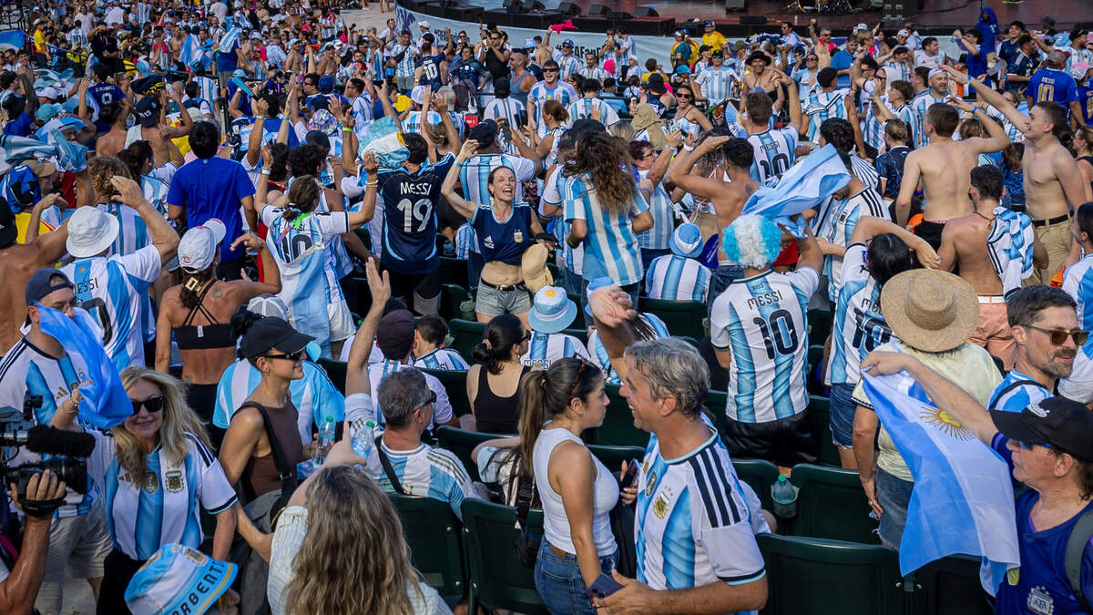 Fan Festival Miami reopens after nearby lightning strike