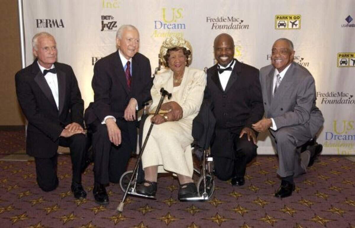 WASHINGTON - MAY 24: Rosen Harris, Sen Orrin Hatch, Dr. Dorothy Height, Wintley Phipps and George E. Johnson (right) pose for photos before the U.S. Dream Academy's 4th Annual Gala fundraiser on April 24, 2005 in Washington, DC. The Dream Academy supports mentoring and enrichment programs for nearly 1000 at risk children in 11 major markets. Johnson died this week at 99. (Photo by Stephen Boitano/Getty Images)