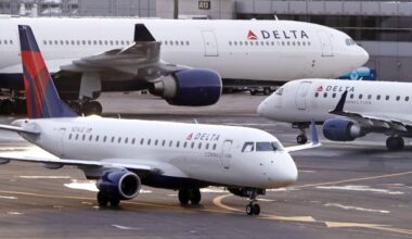 Delta flight diverts to Jacksonville, one person injured after turbulence