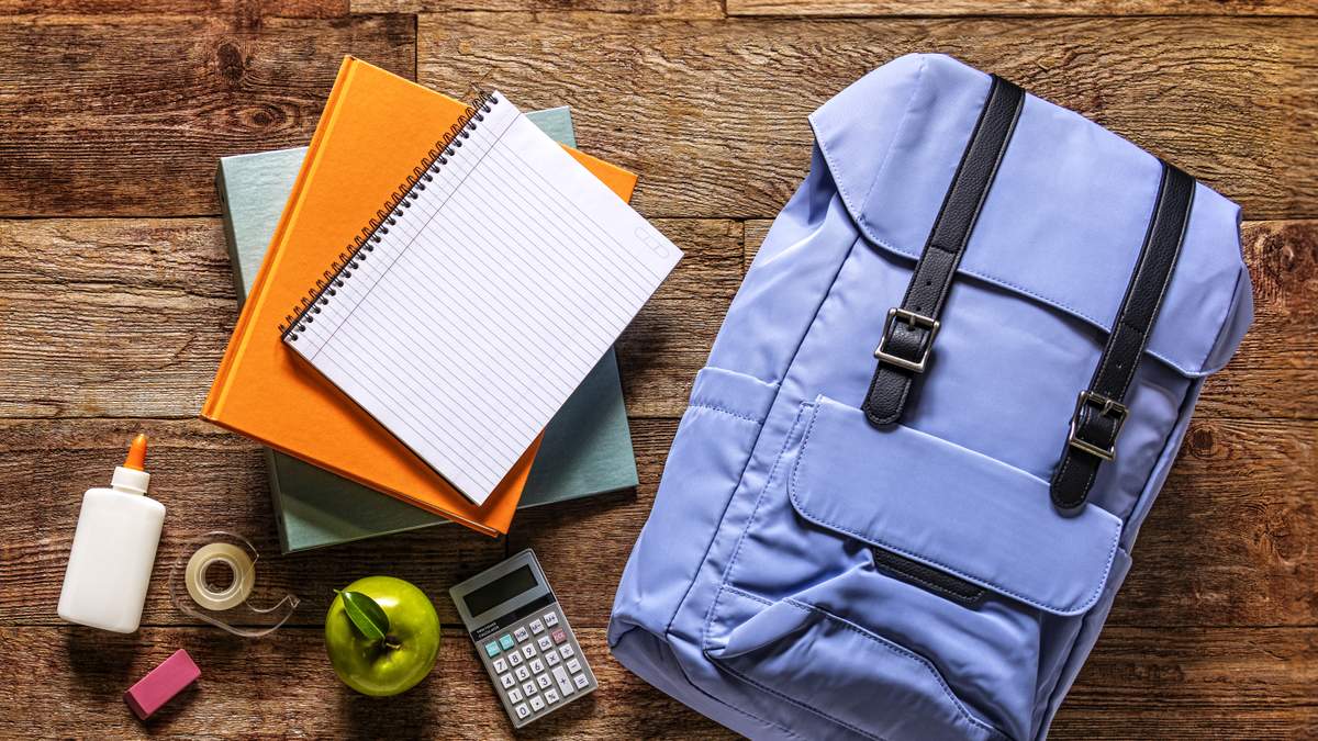 Tampa Bay Volunteers Pack 30,000 Backpacks for Local Students | NewsRadio WFLA