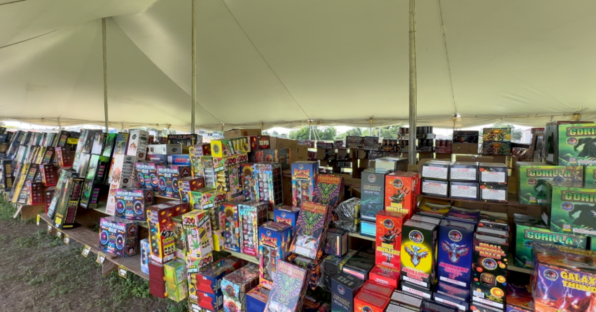Two Cape Coral firework stands stolen from days before July 4 | Lee County