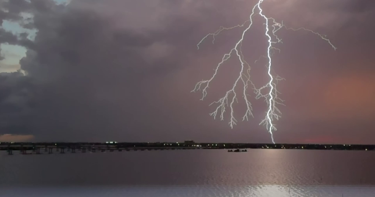Fort Myers Beach lightning death raises storm safety questions | Lee County
