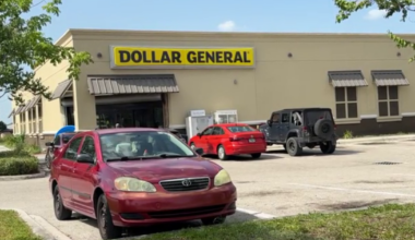 Customers raise concerns over Mmonths of heat inside Fort Myers Dollar General; Company says it took steps while awaiting repairs | Lee County