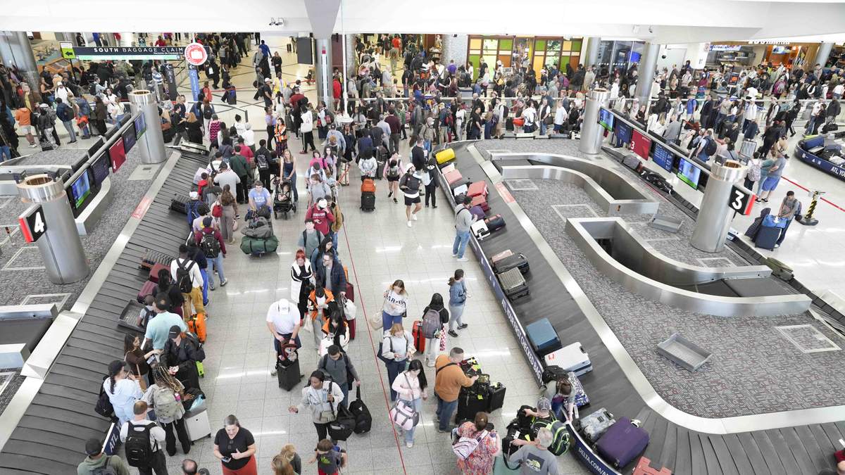 Orlando airport travelers threatened with arrest | 700WLW | Aviation Blog