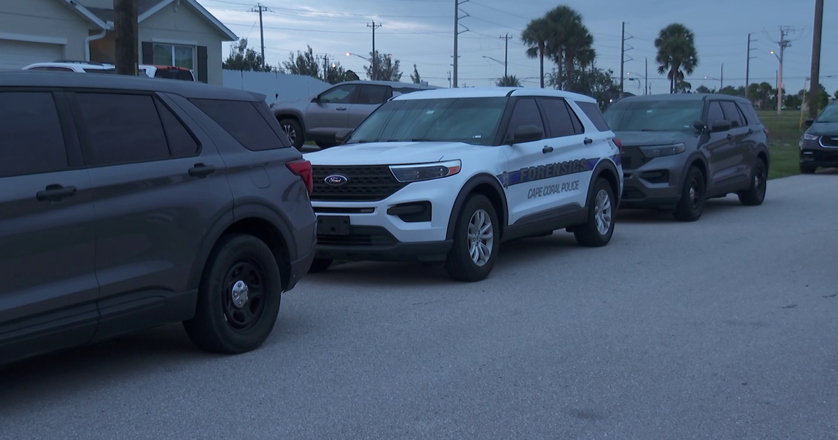 Detectives, forensic team swarm Cape Coral home near Chiquita Boulevard | Lee County