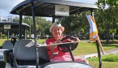 This 93-year-old is still patrolling Tampa’s fairways | National Sports