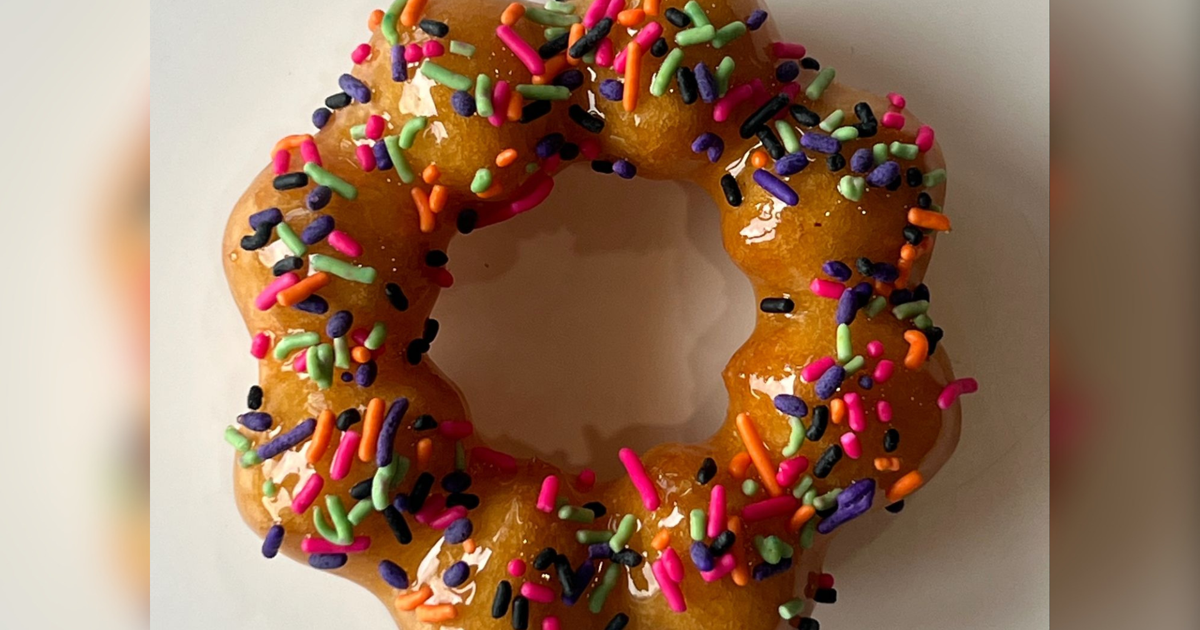 Fort Myers café opens with boba, mochi donuts and 'Royal Scoop' ice cream | WINK Stop