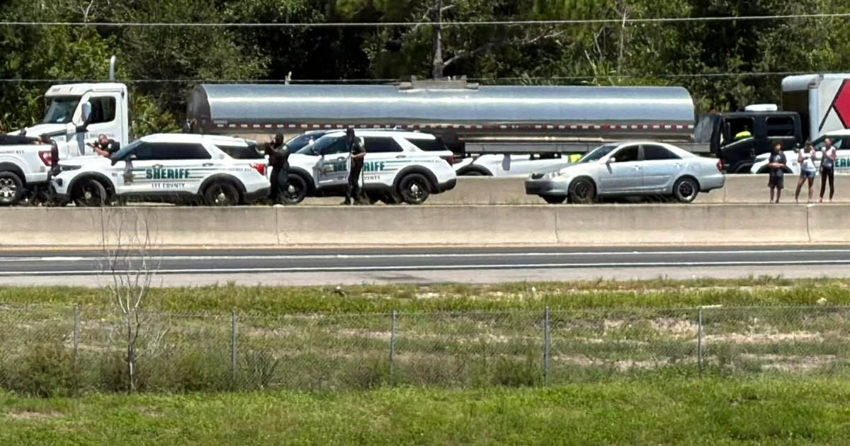 Wanted shooting suspect barricaded in vehicle on I-75 in Lee County | Lee County