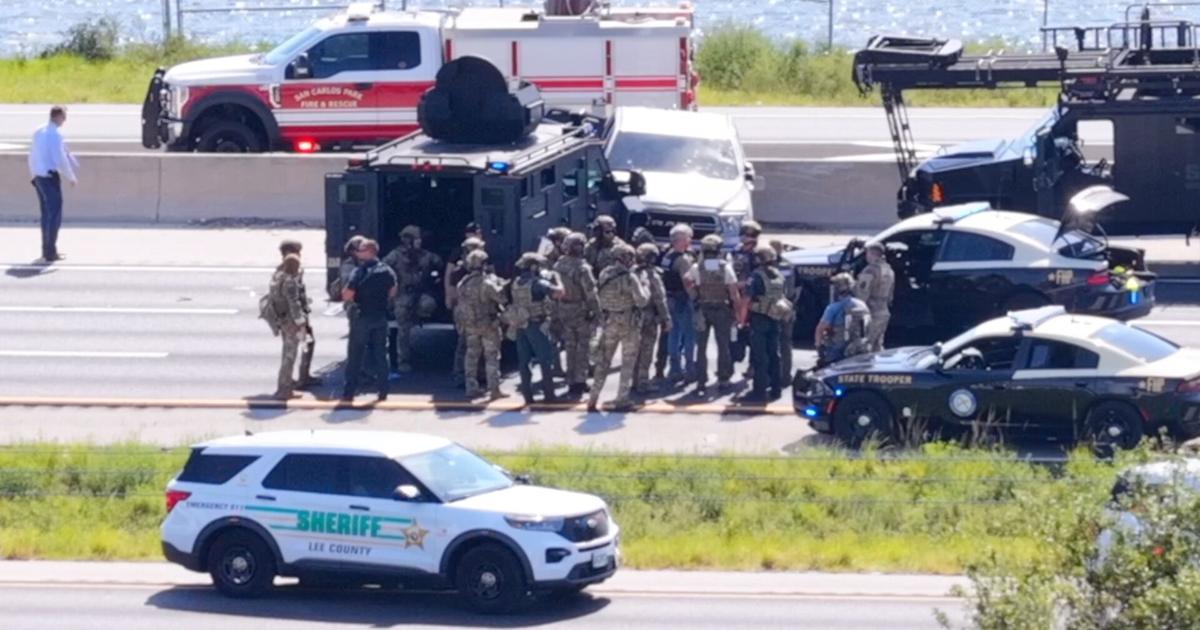Wanted homicide suspect who barricaded themselves on I-75 in custody | Lee County
