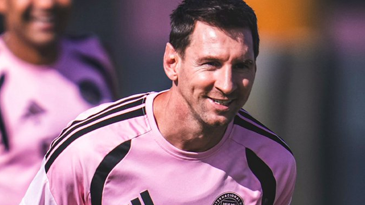 "The GOAT is back!" Messi returns to Miami and joins Inter training after the World Cup