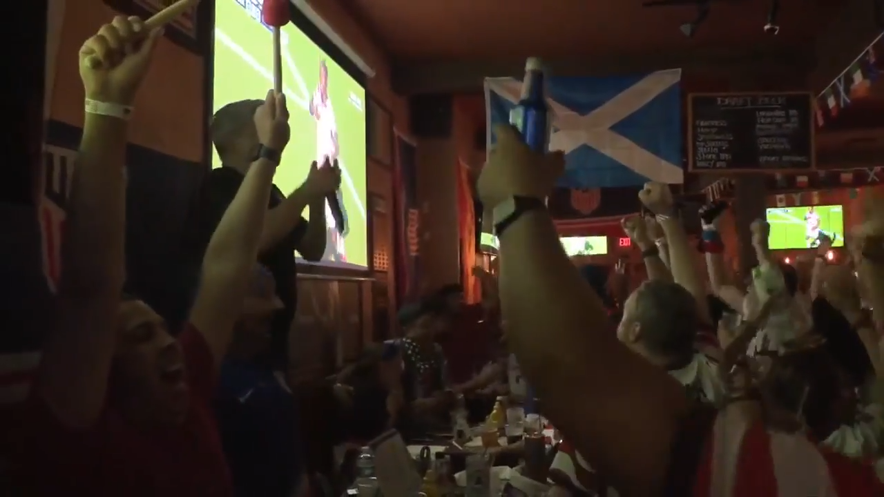 ‘We won!’: Fans celebrate at Hollywood pub after USA beats Bosnia-Herzegovina 2-0 - WSVN 7News | Miami News, Weather, Sports