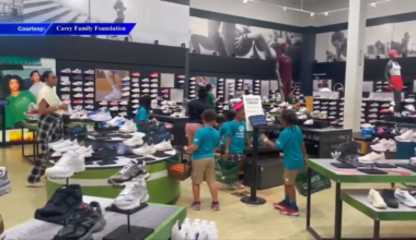 Former Dolphins, Hurricanes player takes South Florida students on back-to-school shopping spree - WSVN 7News | Miami News, Weather, Sports