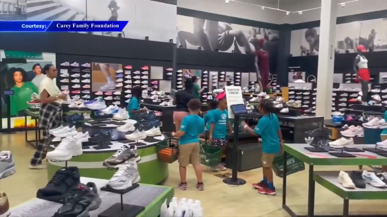 Former Dolphins, Hurricanes player takes South Florida students on back-to-school shopping spree - WSVN 7News | Miami News, Weather, Sports