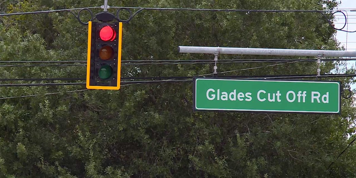 Flashing traffic light at Glades Cut Off Road in St. Lucie County still not fully operational after 6 months
