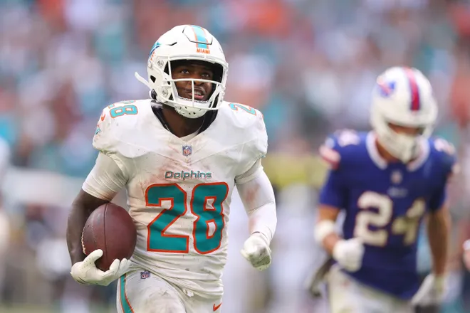 MIAMI GARDENS, FLORIDA - NOVEMBER 09: De'Von Achane #28 of the Miami Dolphins carries the ball for a touchdown against the Buffalo Bills during the fourth quarter in the game at Hard Rock Stadium on November 09, 2025 in Miami Gardens, Florida. (Photo by Megan Briggs/Getty Images)