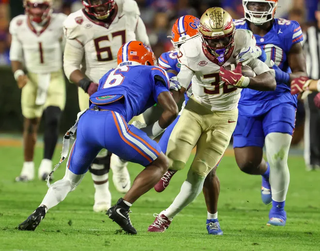 Florida cornerback J'Vari Flowers (6) chases down Florida State running back Ousmane Kromah (32) during the second half of an NCAA football game at Steve Spurrier Field at Ben Hill Griffin Stadium in Gainesville, FL on Saturday, November 29, Florida beat Florida State 40-21.2025. [Alan Youngblood/Gainesville Sun]