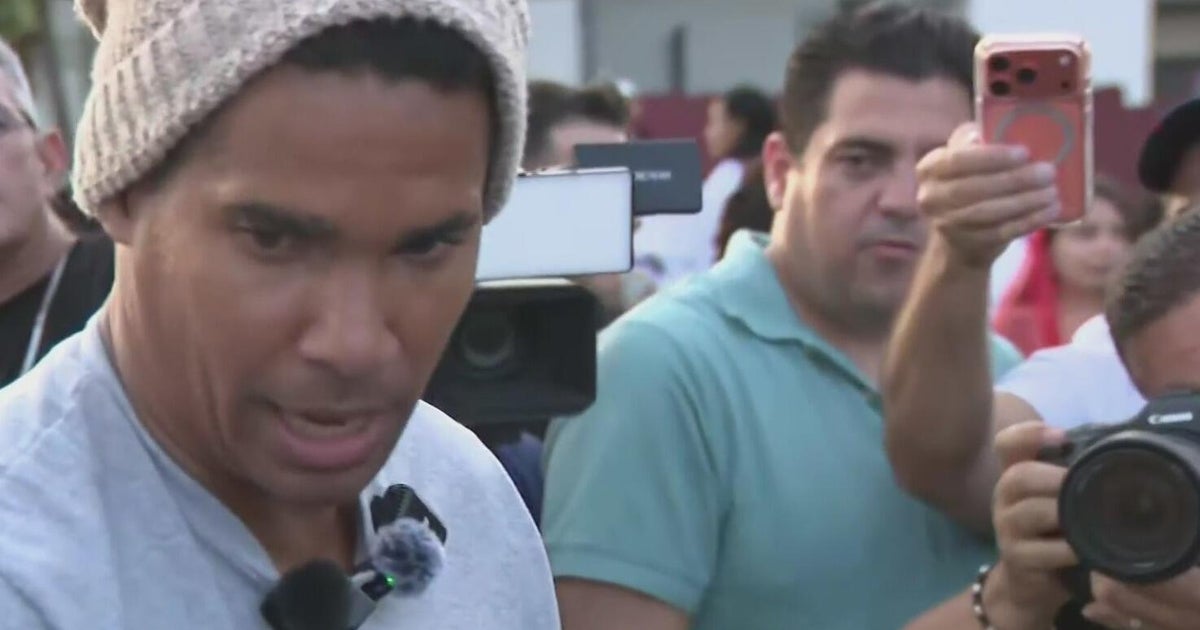 Cuban activist Luis Manuel Otero Alcántara arrives in Miami after prison release