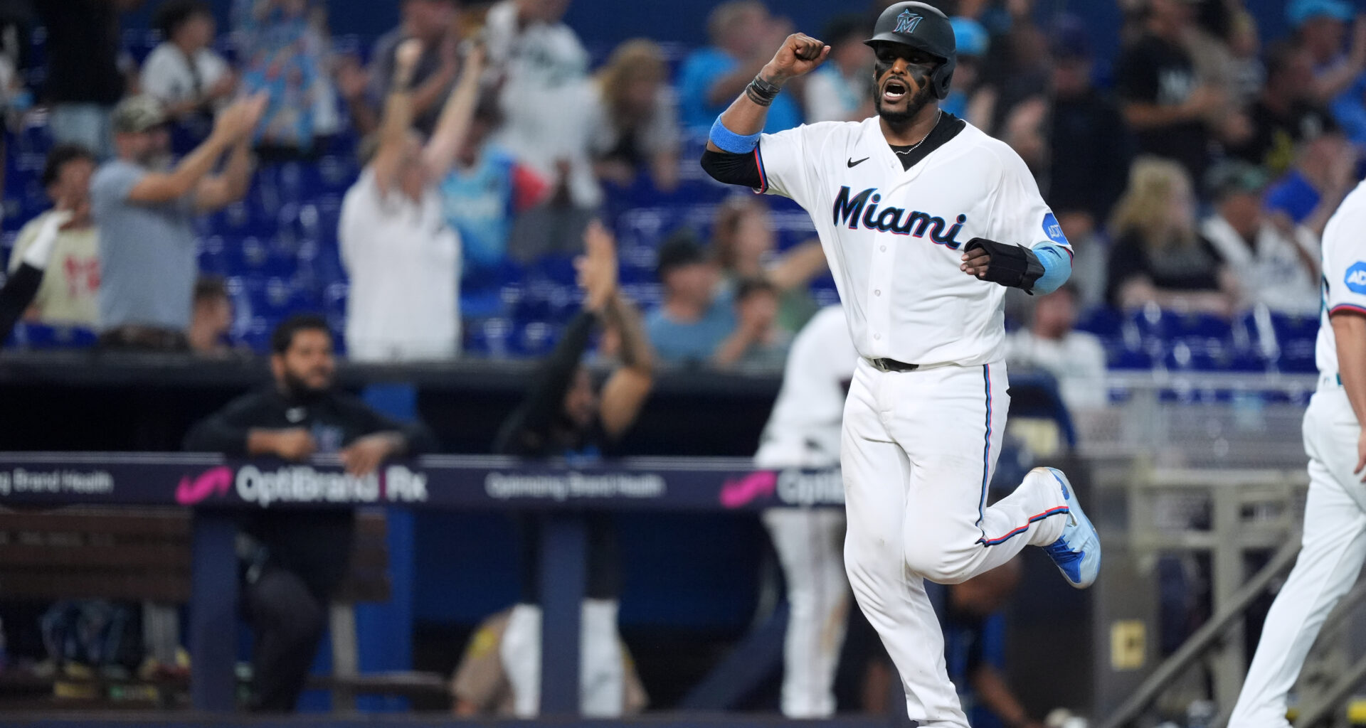 Conine puts Miami ahead for good with 8th inning pinch-hit homer, Marlins sweep Phillies – Sun Sentinel
