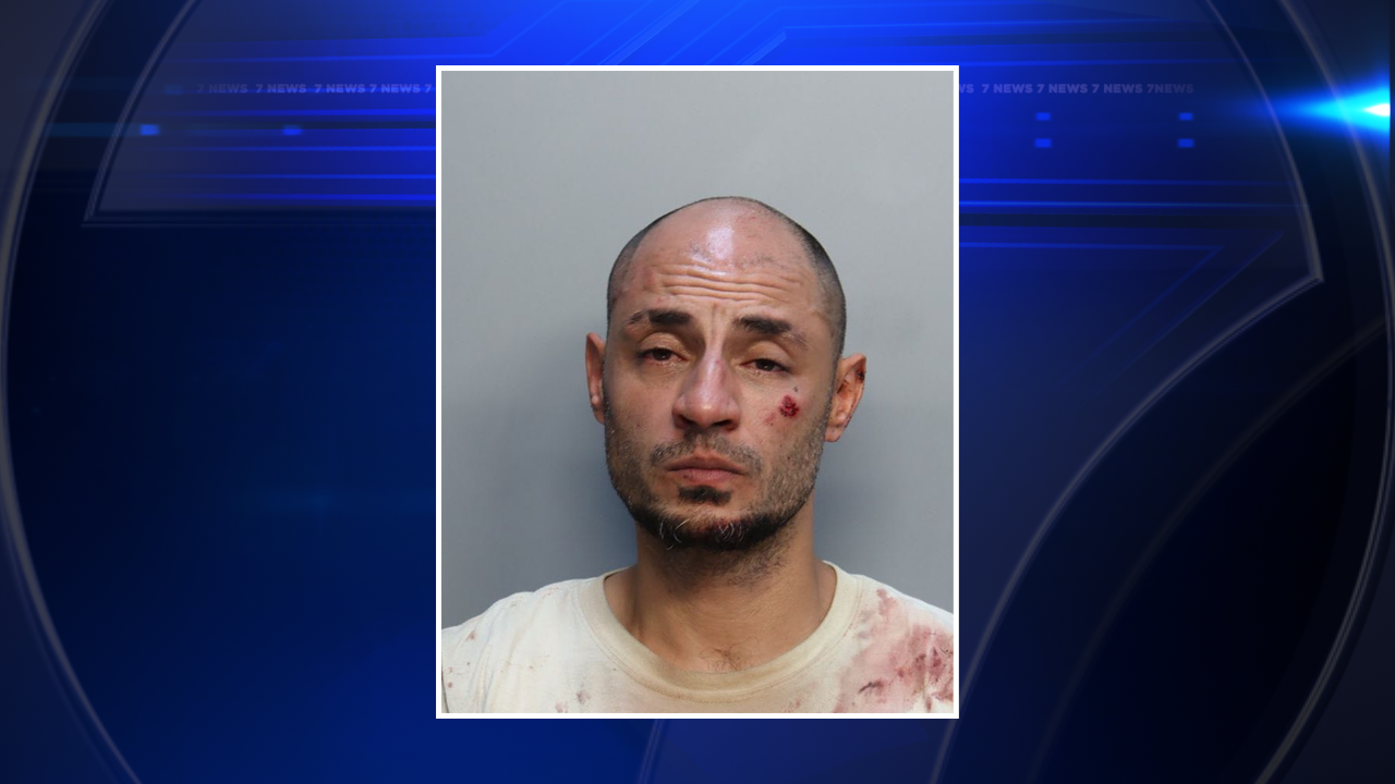 Man accused of peeing outside Doral bank ends up in struggle with officer, police say - WSVN 7News | Miami News, Weather, Sports