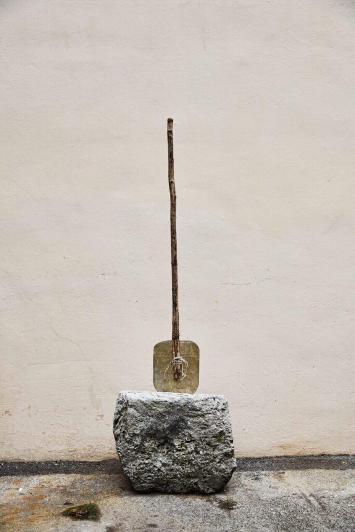 Antonia Wright and Ruben Millares, “Desembarco,” 2026, wood, metal, paddle, oolite, 78 x 24 x 29.
