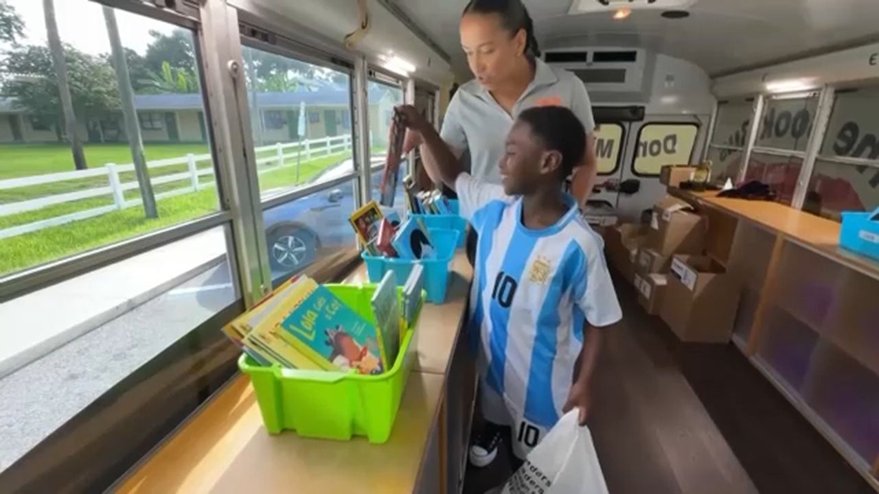Book bus helps Pinellas students combat summer slide