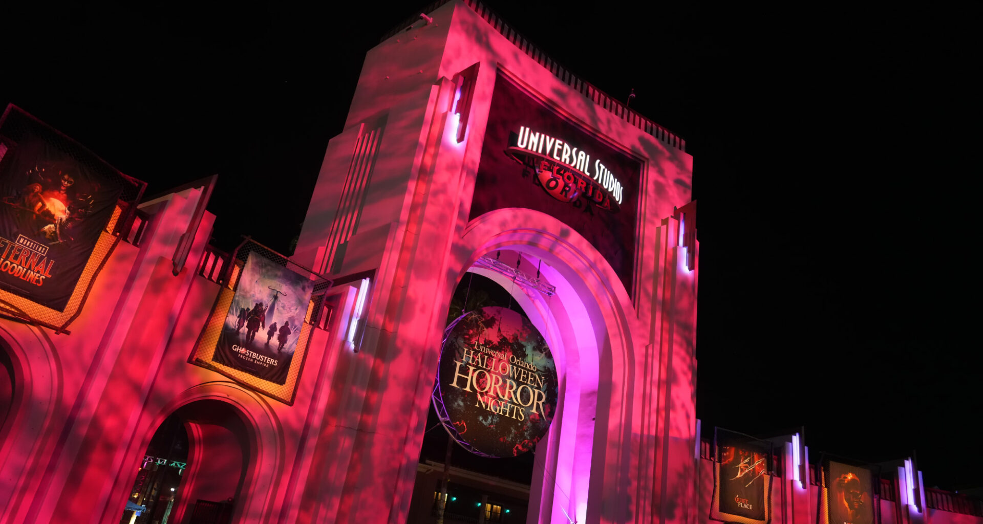 OPINION: The Great Halloween Horror Nights Express Debate: Balancing Business and Fan Loyalty – Inside Universal