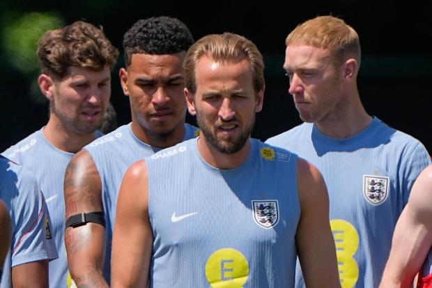 England's Harry Kane, front center walk to training for the World Cup soccer tournament Wednesday, July 8, 2026, in Kansas City, Mo. (AP Photo/Charlie Riedel)