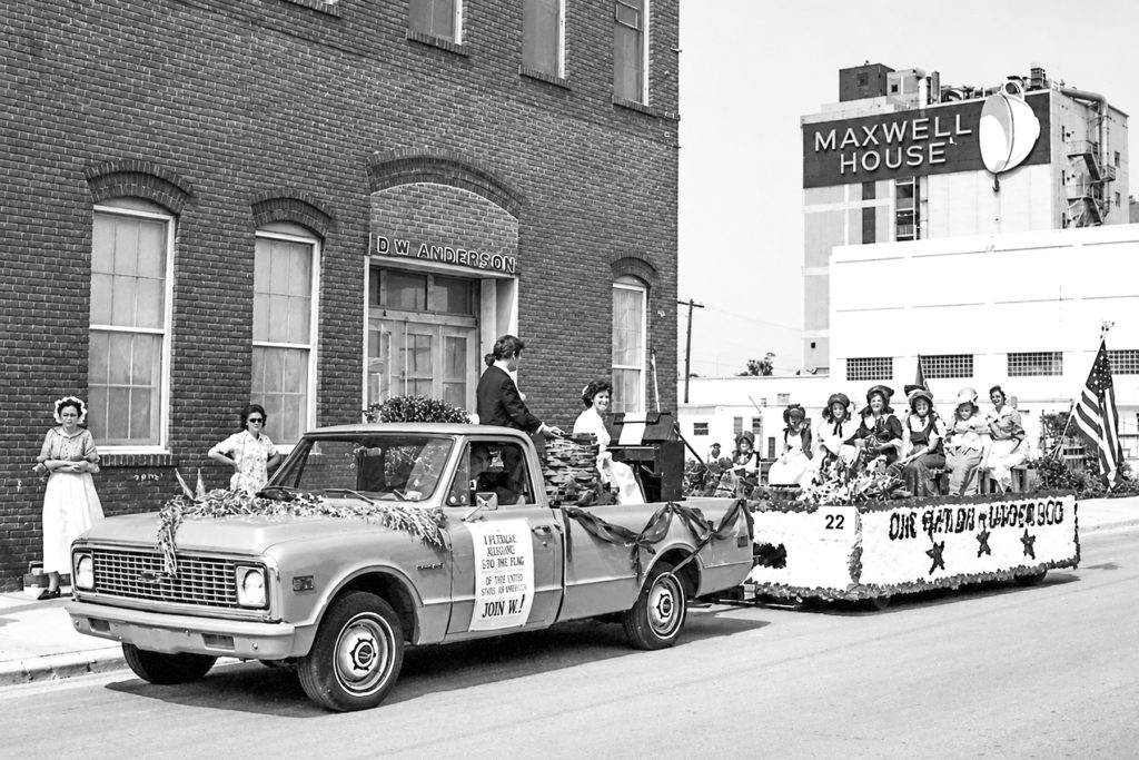 “In God We Trust” was the theme of the Heritage Award-winning float in the July 4, 1976, parade. | Photo: George Linville Collection/Jacksonville History Center