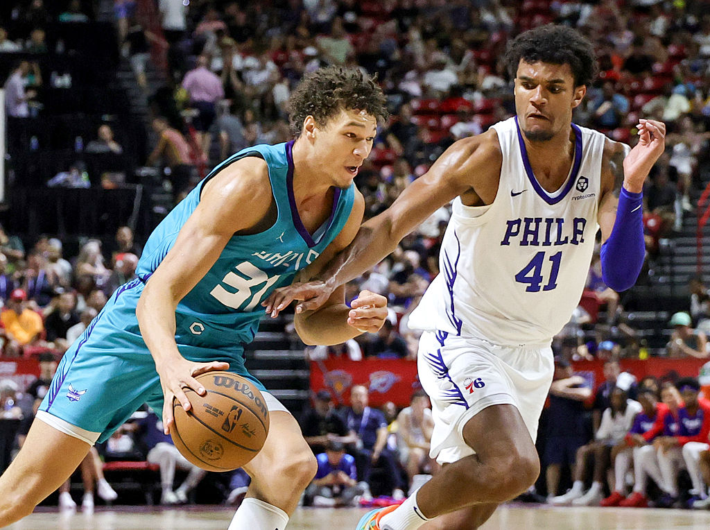 LAS VEGAS, NEVADA - JULY 12: Tidjane Salaun #31 of the Charlotte Hornets drives against Dominick Barlow #41 of the Philadelphia 76ers in the second half of a 2025 NBA Summer League game at the Thomas & Mack Center on July 12, 2025 in Las Vegas, Nevada. NOTE TO USER: User expressly acknowledges and agrees that, by downloading and or using this photograph, User is consenting to the terms and conditions of the Getty Images License Agreement. (Photo by Ethan Miller/Getty Images)