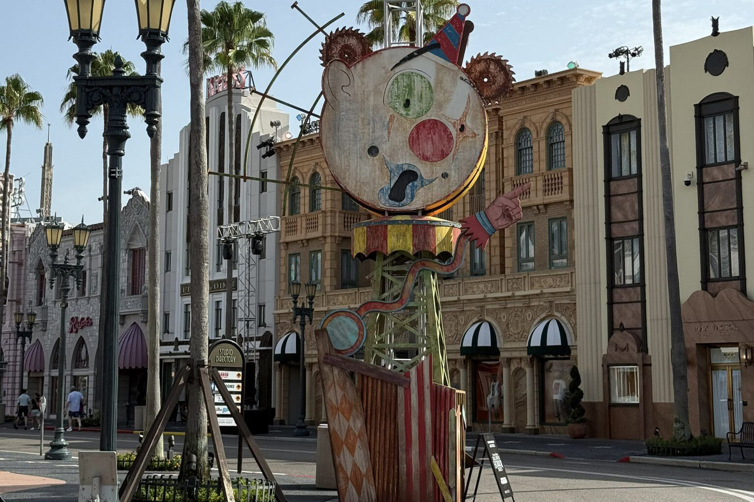 First Halloween Horror Nights 35 Scare Zone Props Arrive at Universal Studios Florida – Inside Universal