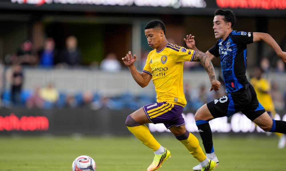 Image of Tiago approaching goal against San Jose.