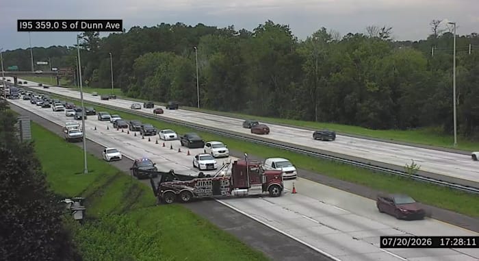 Traffic Alert: Multi-vehicle crash blocks 2 right lanes on I-95 North before Dunn Ave