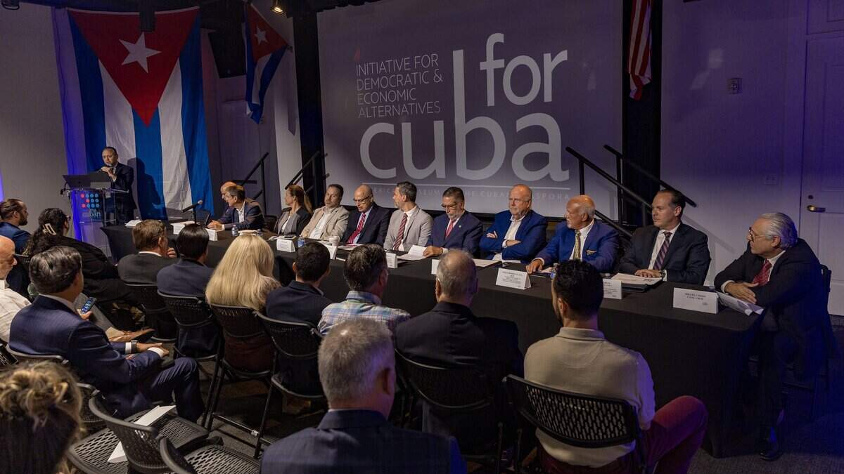 Miami forum proposes private capital for Cuba’s reconstruction