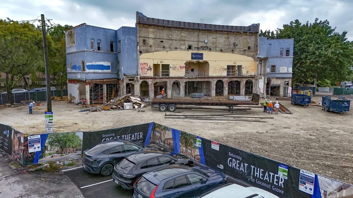 City of Miami clears way to rebuild Coconut Grove Playhouse