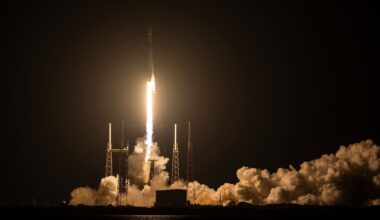 SpaceX launches secret US spy satellite from Florida (video)