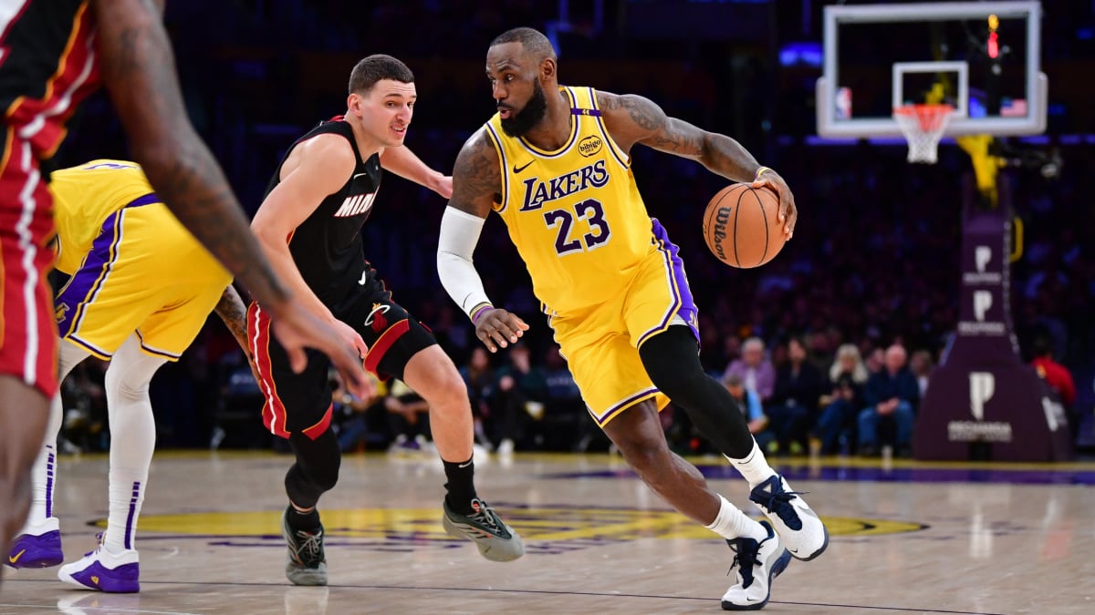 LeBron James Signs with the Miami Heat? Insider Predicts Landing Spot